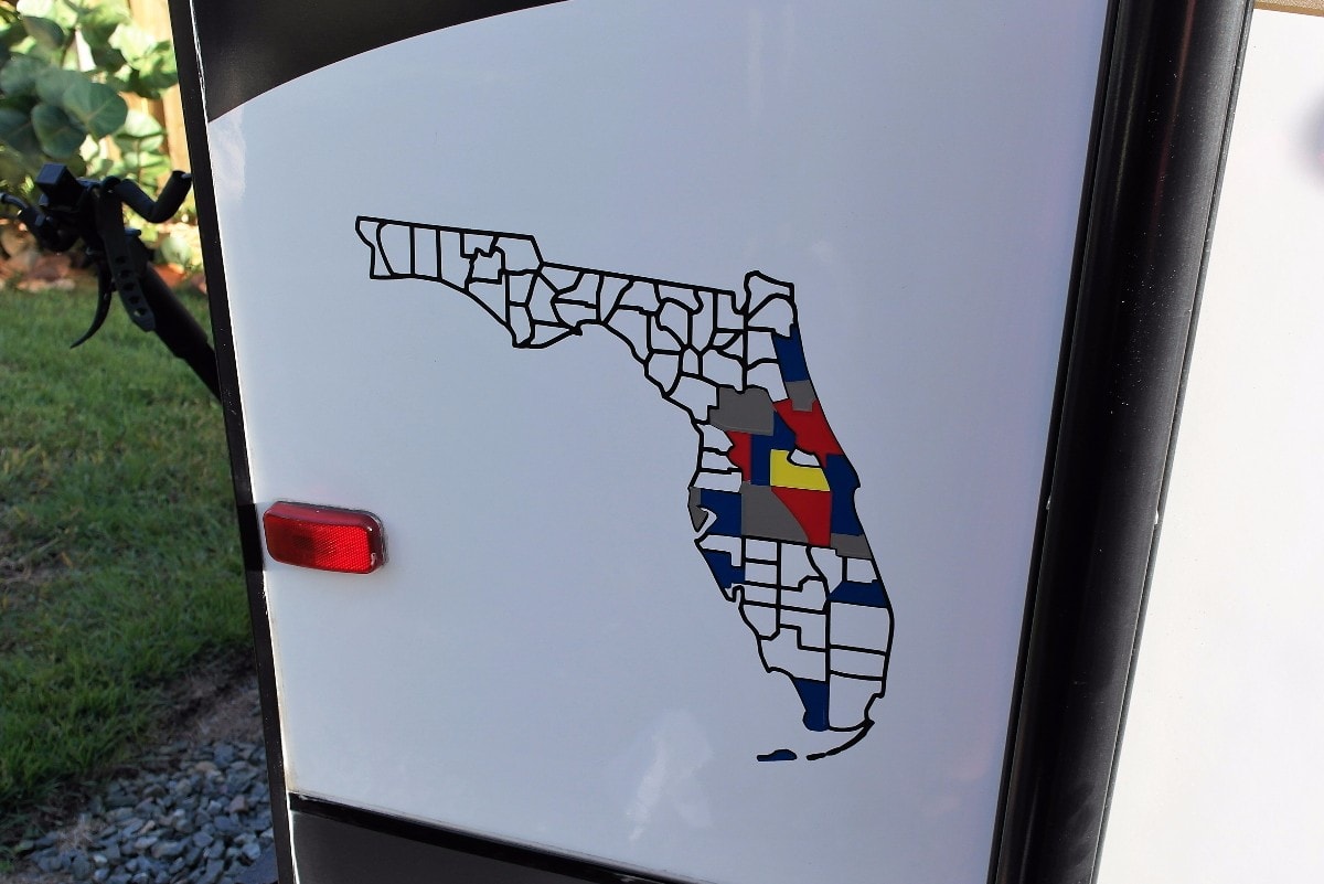 Cover image for Applying and removing vinyl